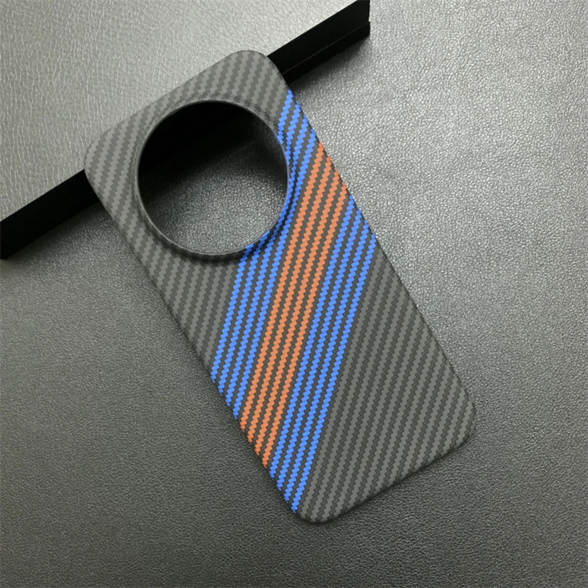 Sleek Carbon Fiber Kevlar Pattern Phone Case - Slim Frameless Cooling Design