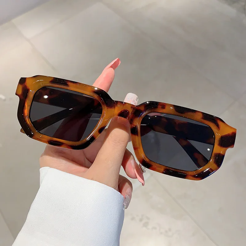 Men Vintage Rectangle Frame Sunglasses Fashion Retro Sun  display picture 3