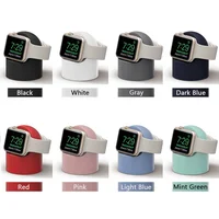 Support de chargeur pour Apple Watch série Ultra/8/SE2/7/6/SE/4/3 49mm/45mm/44mm/42mm/41mm/40mm/38mm, Mode table de nuit en Silicone Durable 5