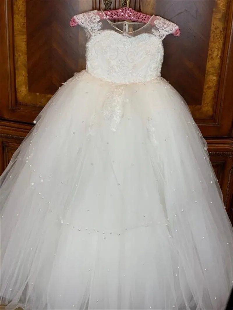 

Ivory White Tulle Pearls Flower Girl Dress Sheer Neck Princess Party Gown Floor Length Kid First Communion Dress Big Bow
