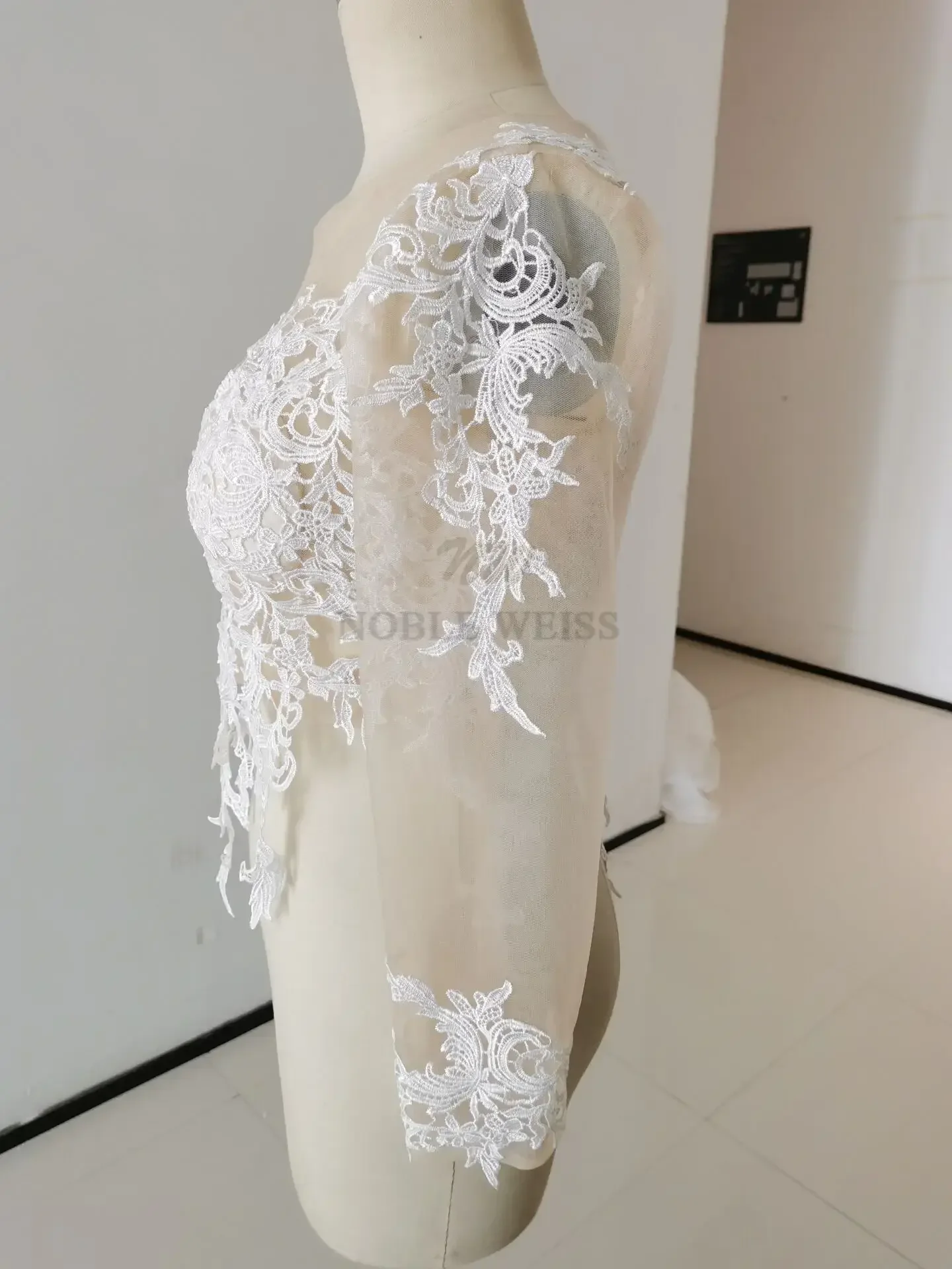 Long Sleeve Wedding Jacket Appliques Bridal Party Coat Scoop Bridal Bolero Wedding Lace Top Customized wedding shawl