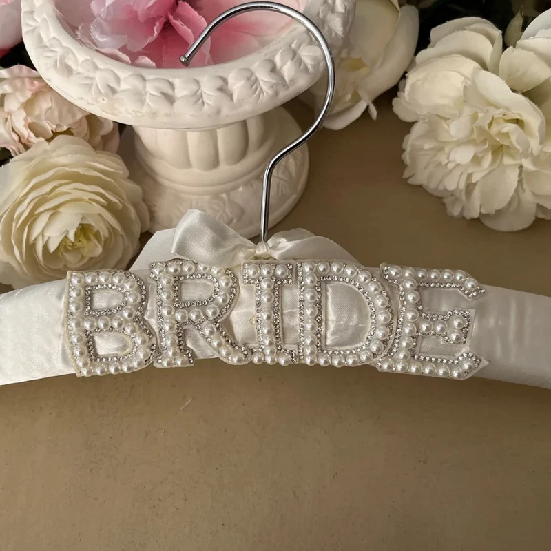 Braut Perle Brief Schwamm Kleiderbügel mit Schleife Satin Hochzeit Bachelorette Party Dekoration Zubehör Brautparty Zubehör