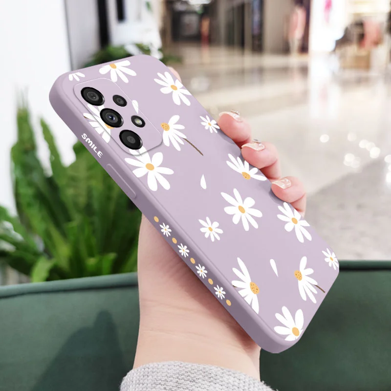 Elegant Daisy Pattern Phone Case - Floral Design Protective Cover