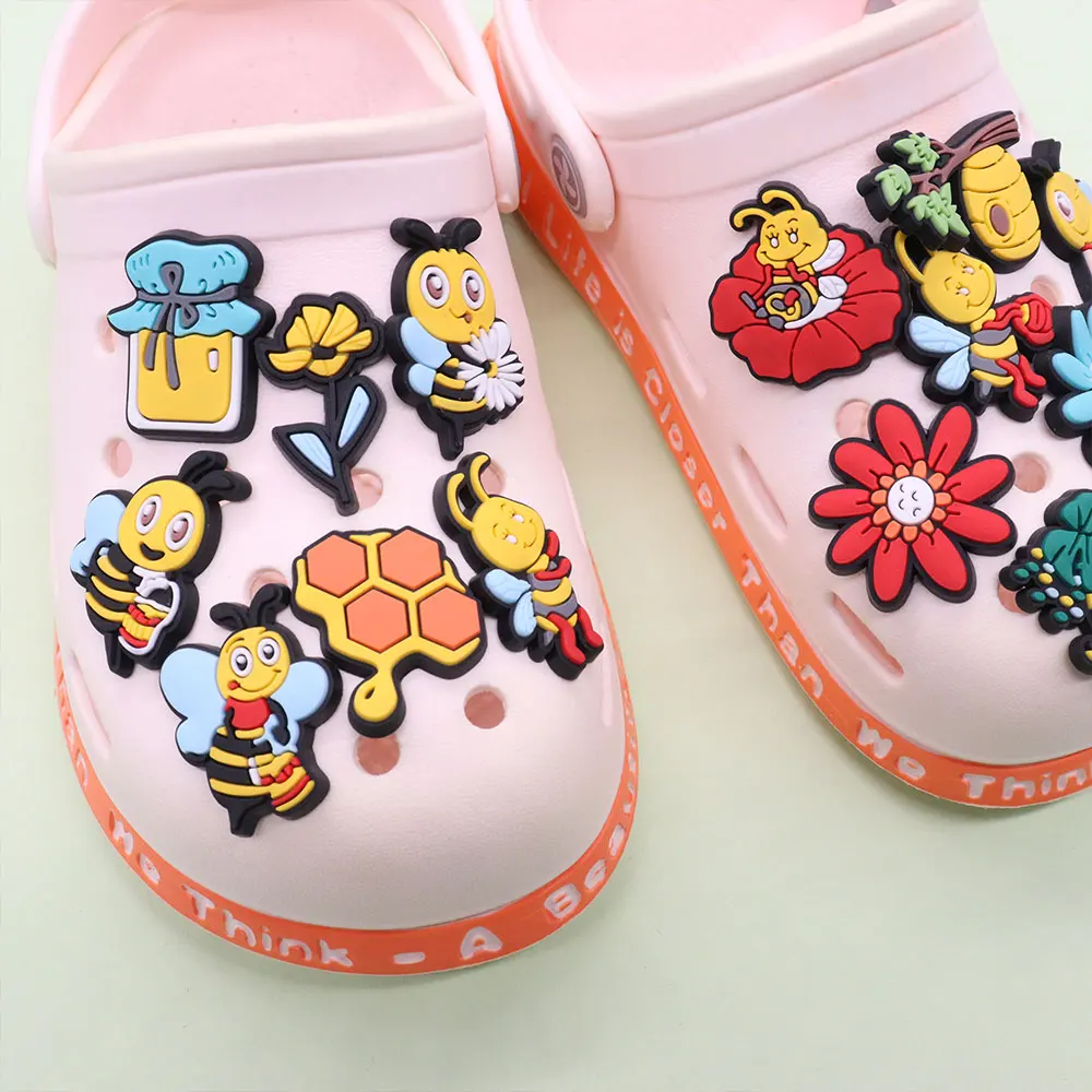 

Wholesale 50pcs Shoe Charms Bee Honey Leopard Daisy Flower Accessories PVC Kids Shoe Buckle Fit Wristbands Birthday Present