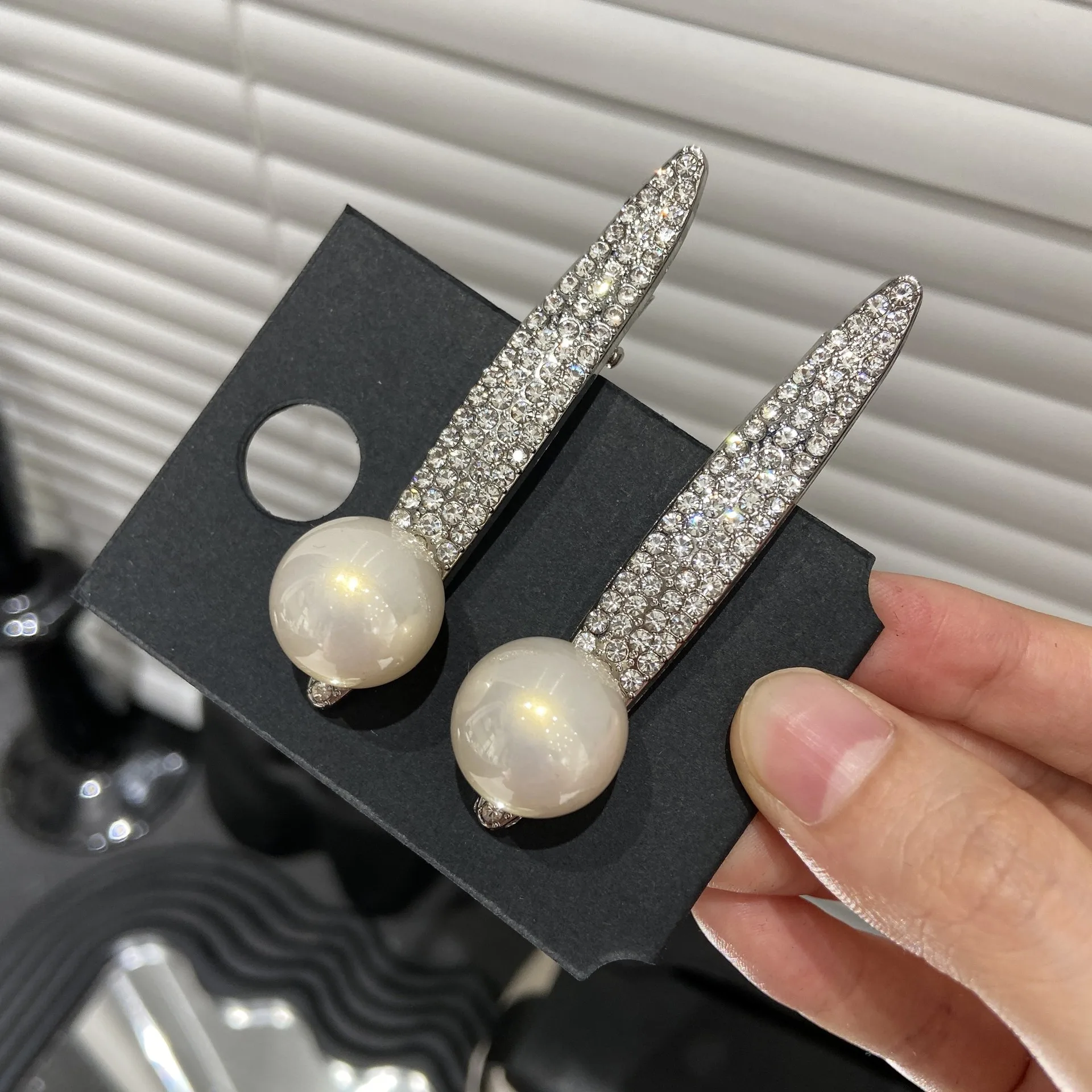 E3328 two spring and summer s with super sparkling temperament, bead bangs, versatile side hair clips