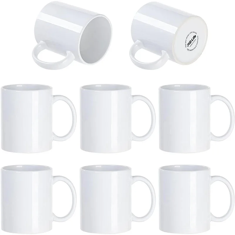 Maquette de tasse de 11 oz de deux tasses en céramique blanche dans une
