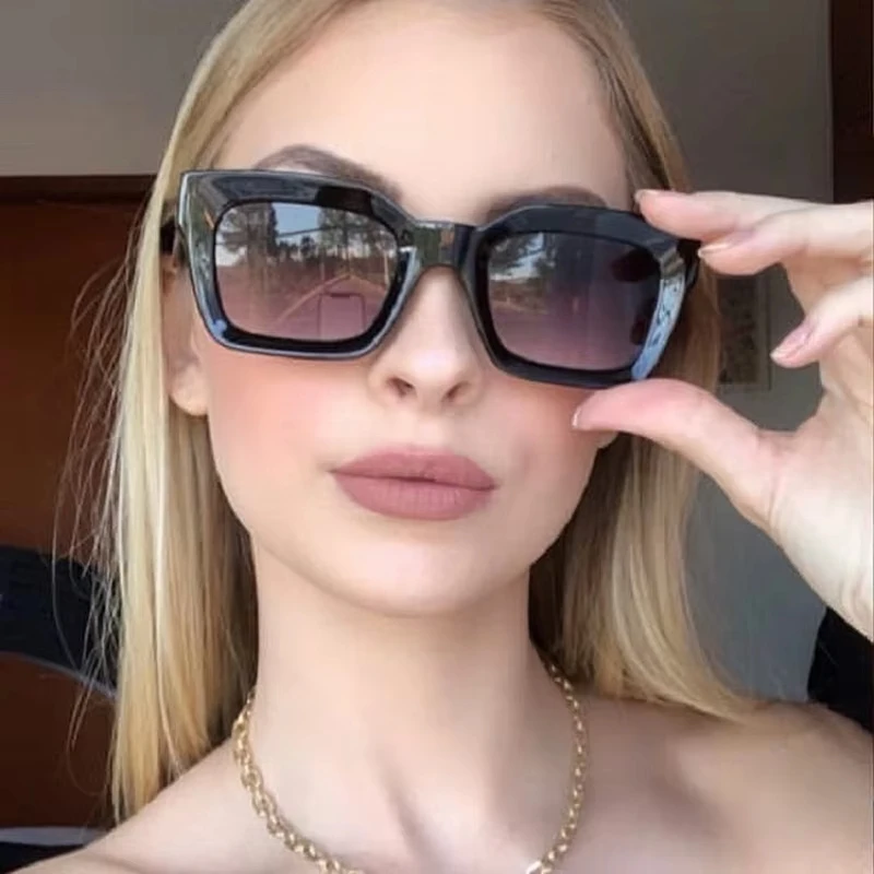 Luxury Brand Women's Vintage Oversized Square Sunglasses with UV400 Protection - Black