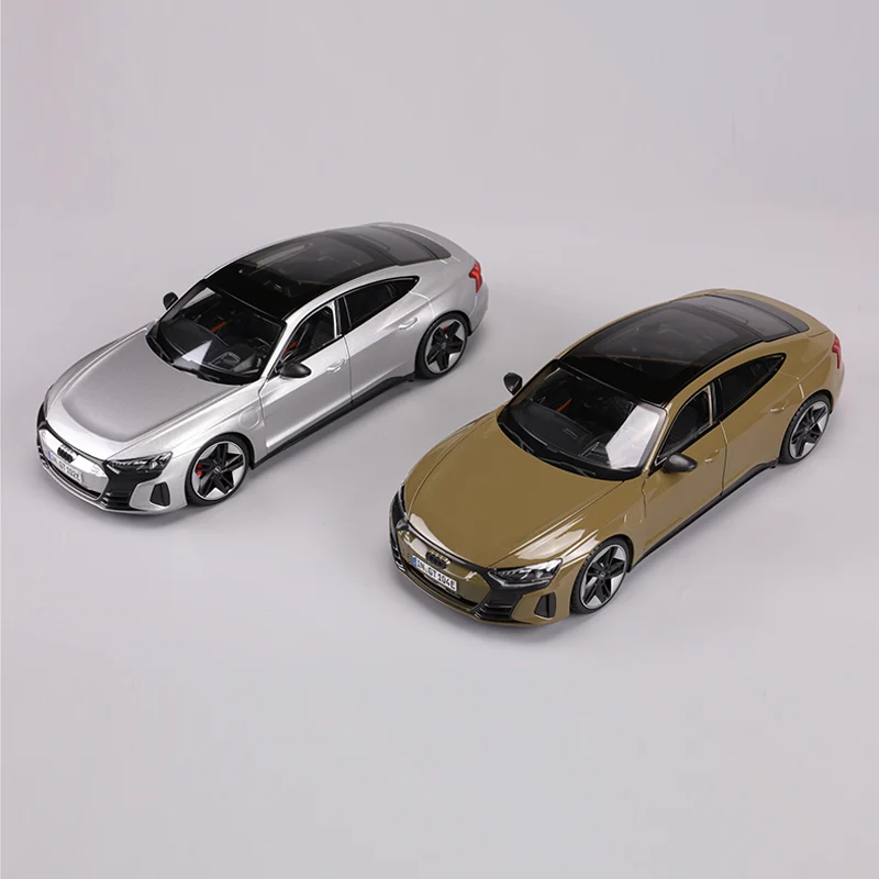 

Модель автомобиля Bburago 1:18 2022 Audi RS e-tron GT из сплава, игрушки для детей