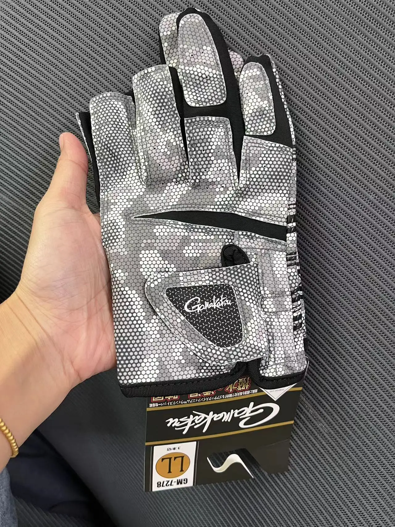 Gamakatsu Fishing Gloves for Men Three Fingers Cut Anti Slip Sun Protection Breathable 3 Finger Cut Gloves Fly Fishing fingerless gloves fishing gloves