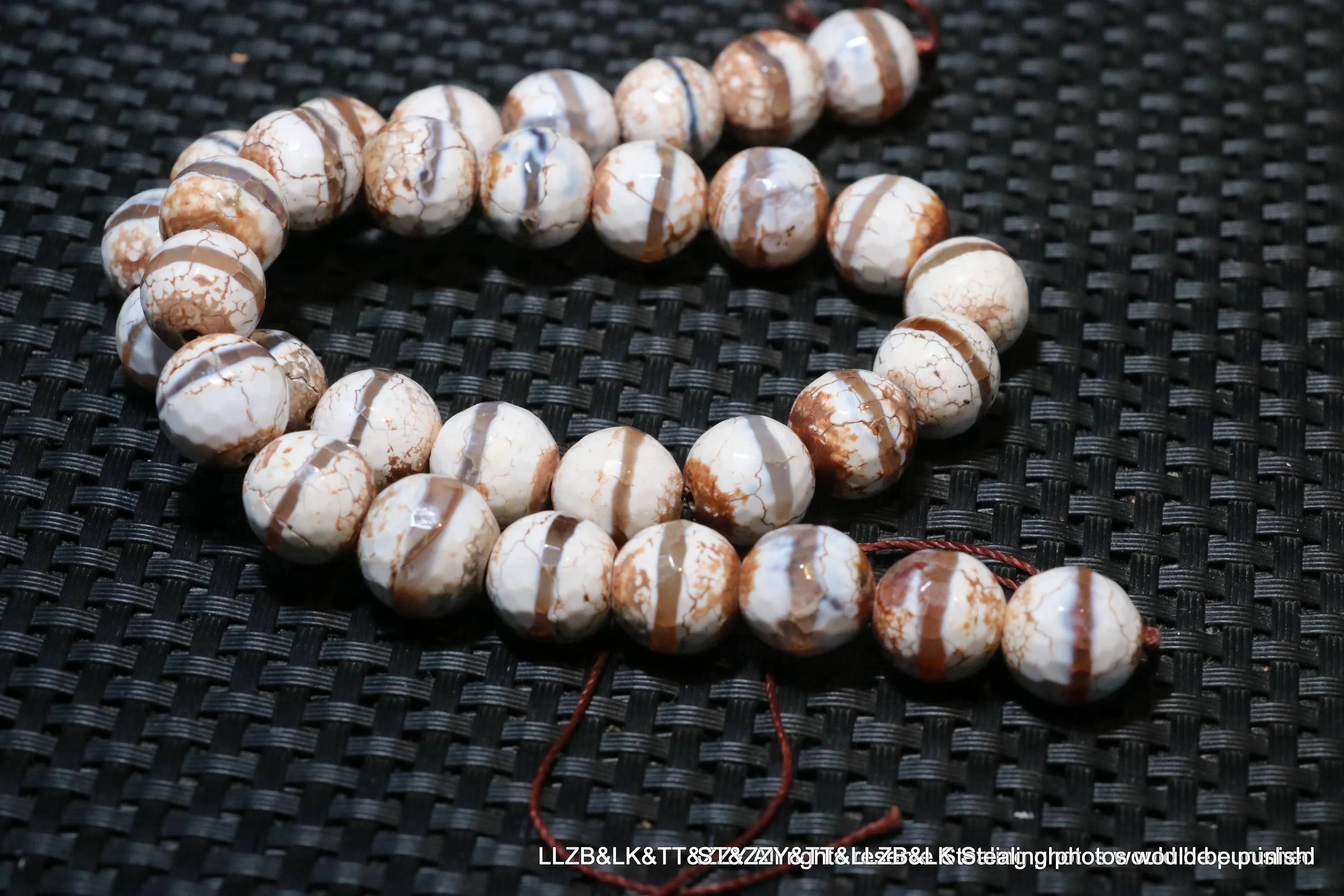 

A Strand of Magic Power Energy Tibetan Old Agate 1 Line Healer Medicine Totem dZi Bead Amulet For DIY UPD220724A65