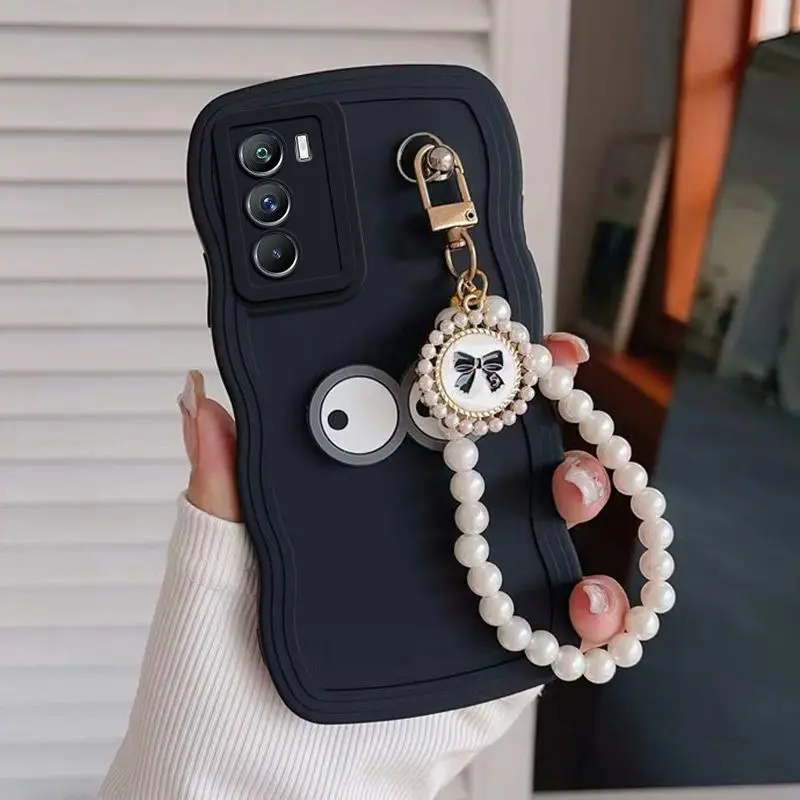 Realme 9i Cute Coal Ball Butterfly Bracelet Chain Phone Case Pour OPPO RENO8T Reno7 Reno8 A76 A96 A54 A74 A55 Wave Frame Cover_voghion.com