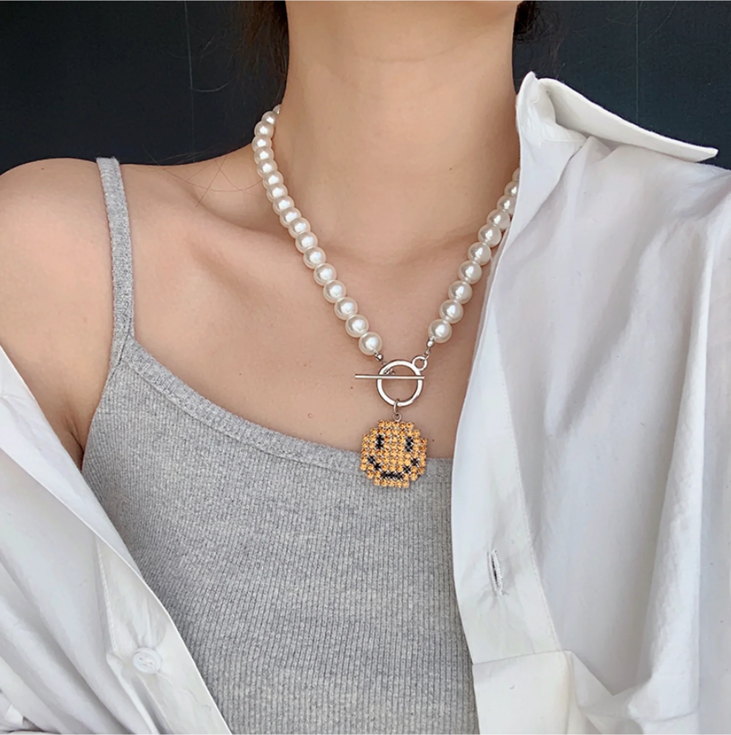 

Simple crystal smiling face pendant imitation pearl ot buckle chain necklace for women fashion jewelry