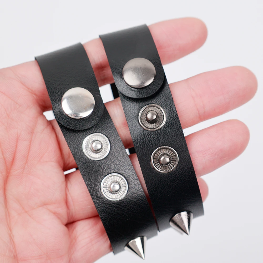 Gothic Unisex Punk Rock Pointed Bracelet Bangles Spike Rivet