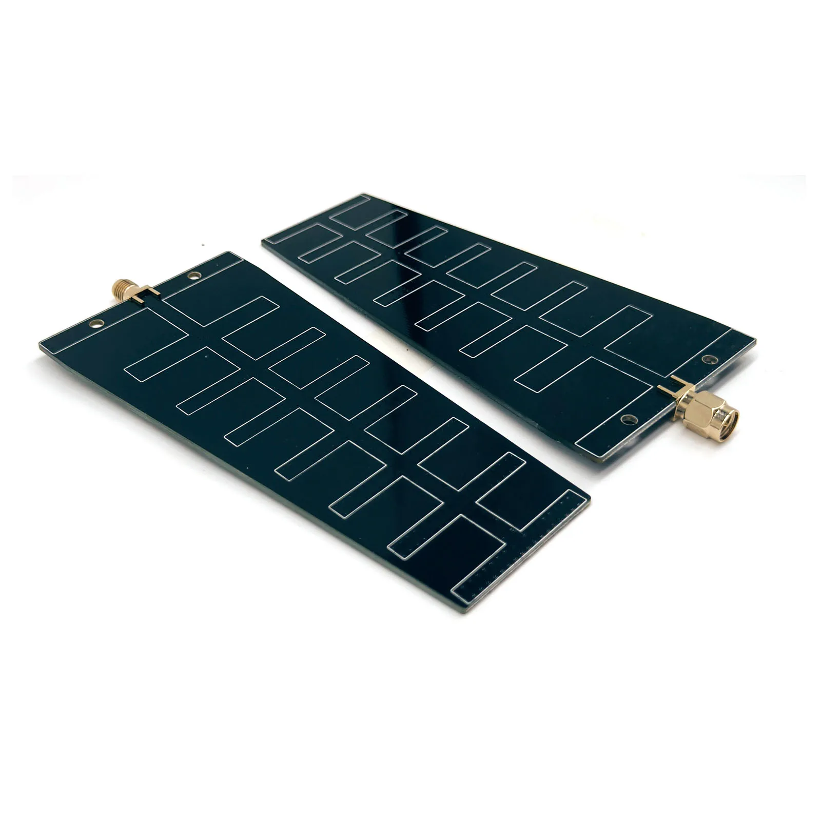 Antenne Yagi directionnelle 2.4GHz 5.8GHz 12dBi avec câble et connecteur SMA, prête pour l'installation.