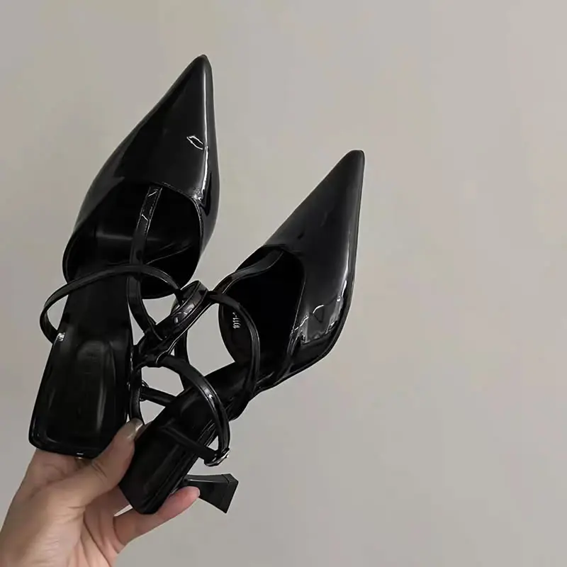 Рисунок 6 - Женские босоножки с острым носком