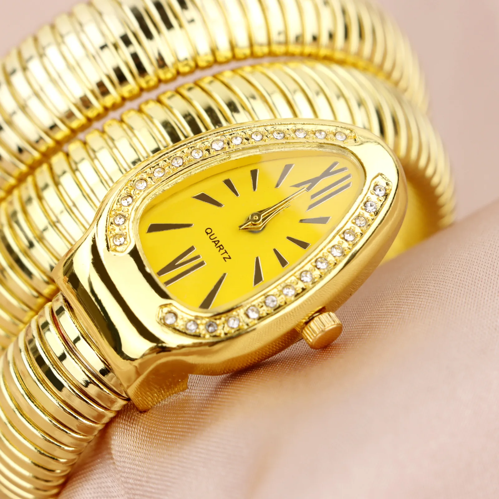 Relojes de lujo para mujer, pulsera con forma de serpiente, reloj de cuarzo dorado único de acero, femenino