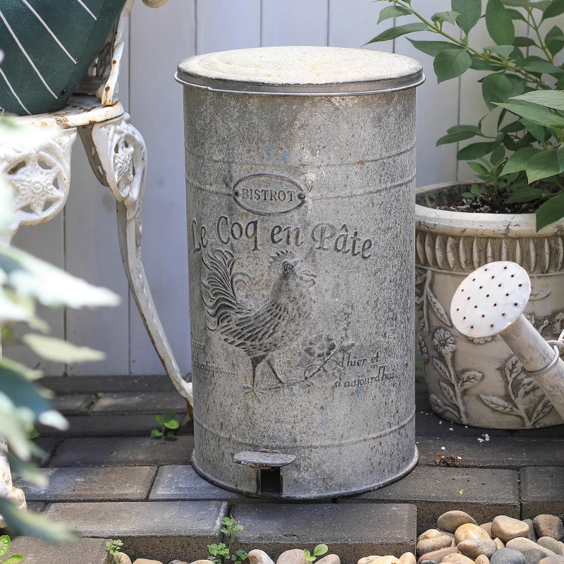 Vintage Garden Pedal Trash Can Iron Embossed Pedal Bin Outdoor Garbage Container Rustic Villa Courtyard Patio Durable Waste Bin