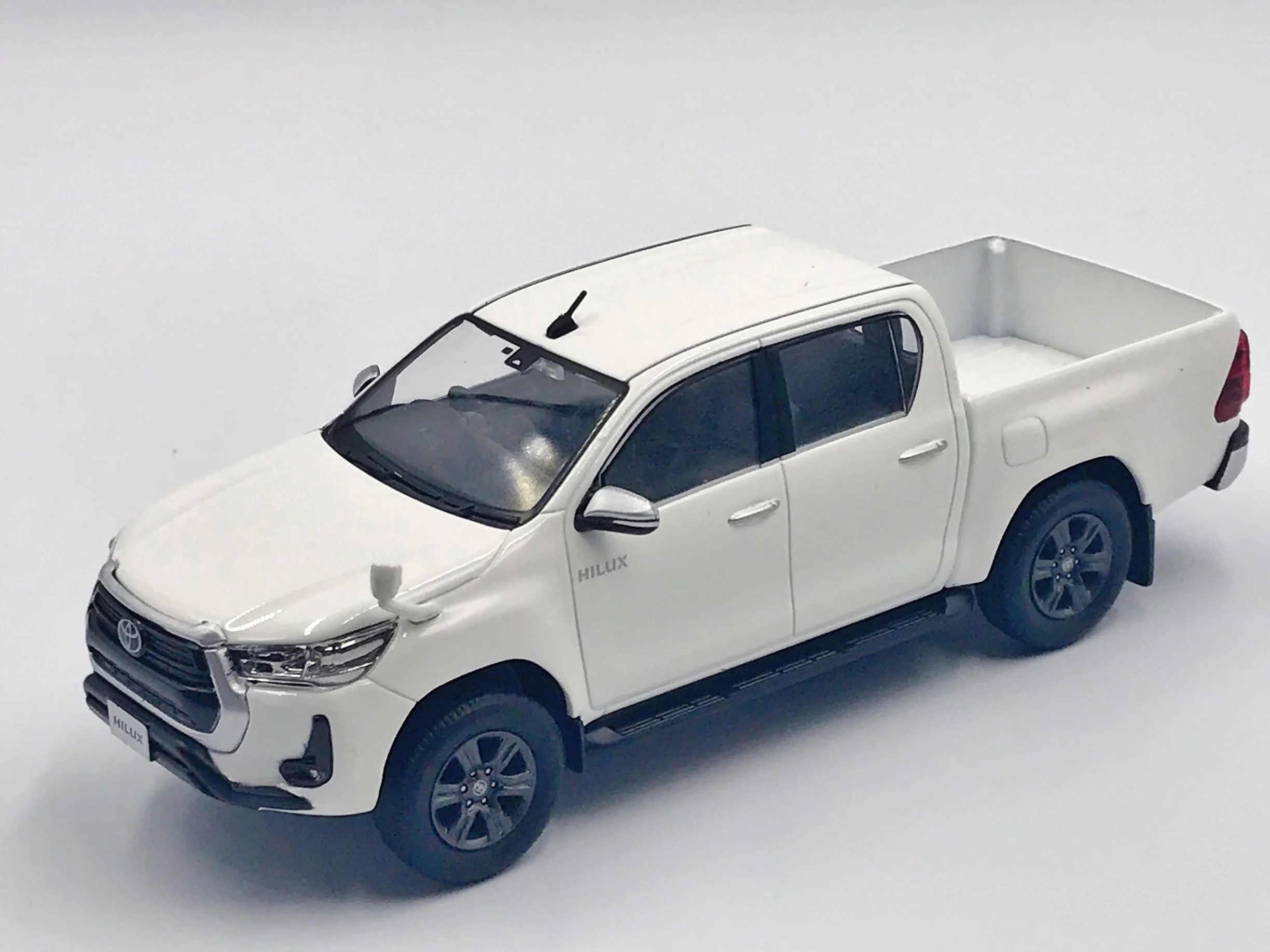Оригинальная фабрика 1:30 TOYOTA Hilux ограниченная Коллекционная серия металлическая