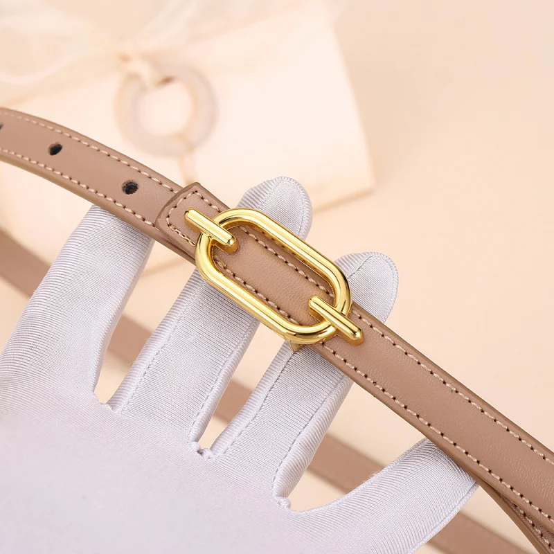 Elegant Women's Leather Belt - Versatile Fashion Accessory