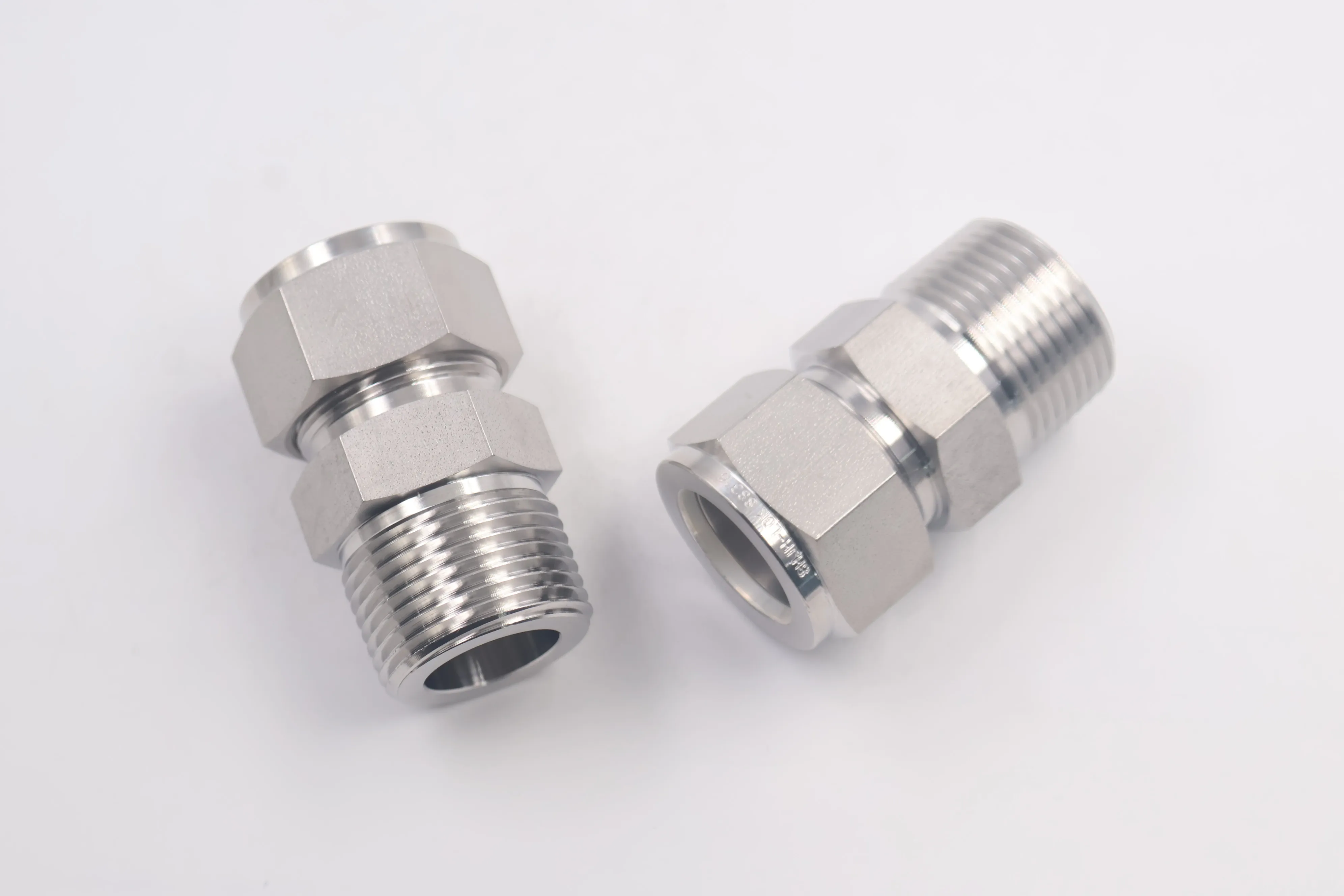 SS-1210-1-12BT, Tube Fitting, Bored-Through Male Connector, 3/4 in. Tube OD x 3/4 in. Male NPT, Can Combination with Swagelok