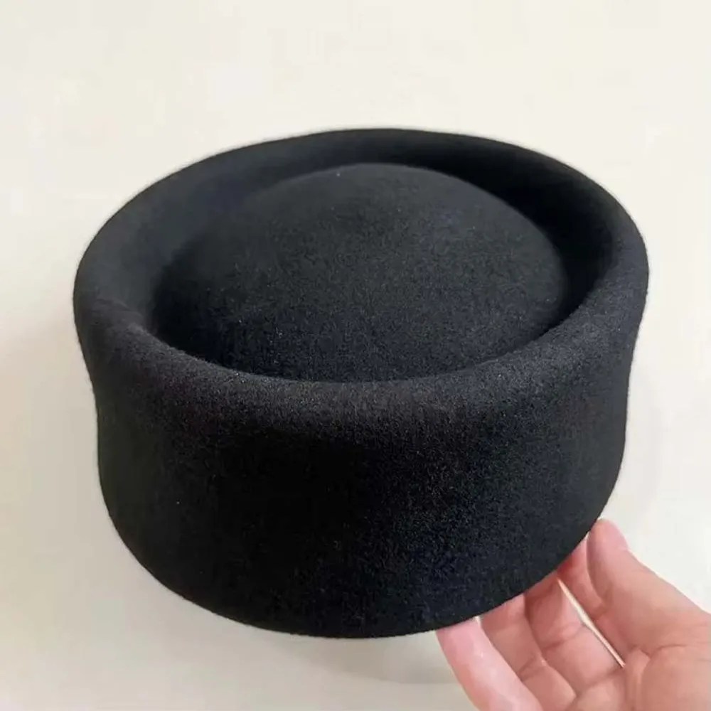 Vintage-Looking Pillbox Hat Stewardess French Style Airline Stewardess Caps Dome Vielseitiger formeller Hut Modenschau – Detail 11