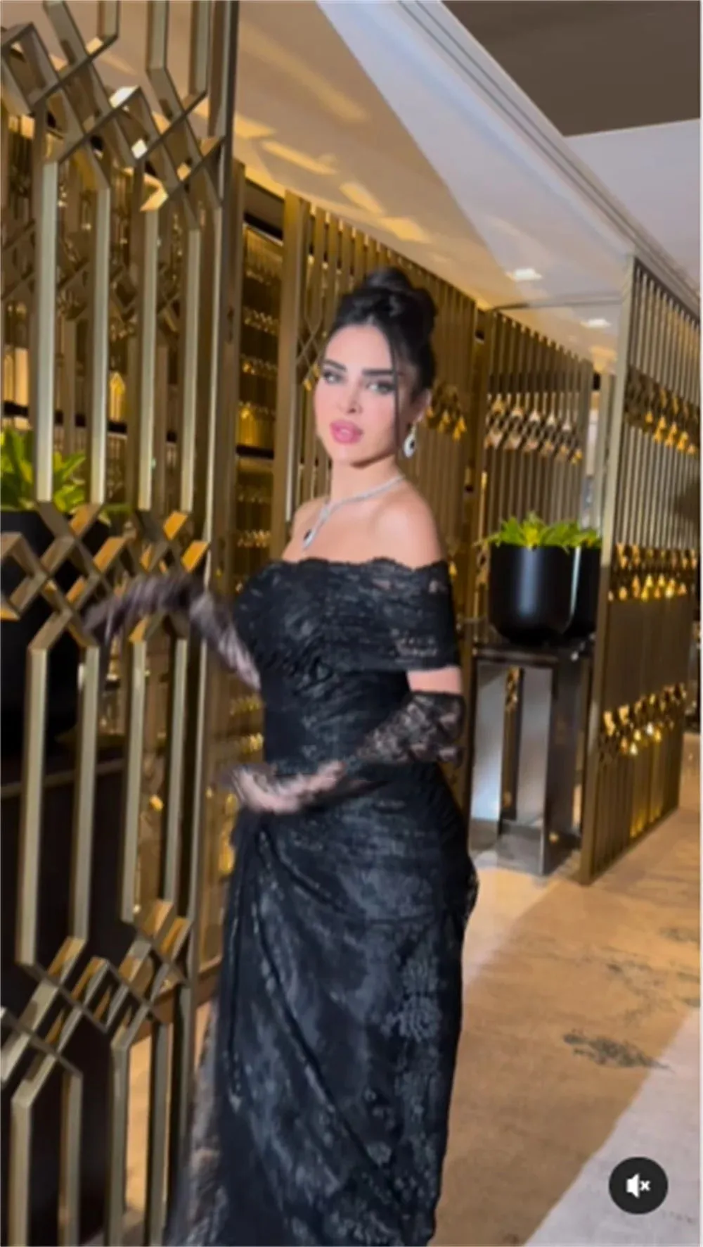 Customized Exquisite and Temperament Lace Boat Neck Off the Shoulder Evening Dress Sweep Train Sleeveless Party Gowns for Ladies 6