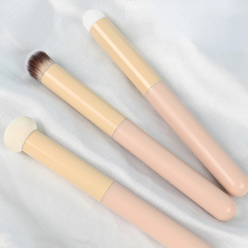 Description Picture 6 of itemSmall Mushroom Concealer Brush For Spots Acne Marks Dark Circles Soft Sponge Powder Puff Wet & Dry Use Contour Makeup Brushes