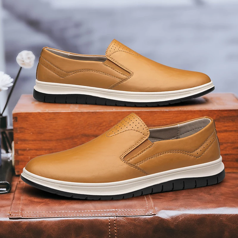 Genuine Leather Men Shoes Ultra-light Loafers Outdoor Moccasins Breathable Slip on Driving Shoes Leisure Man Walking Flats