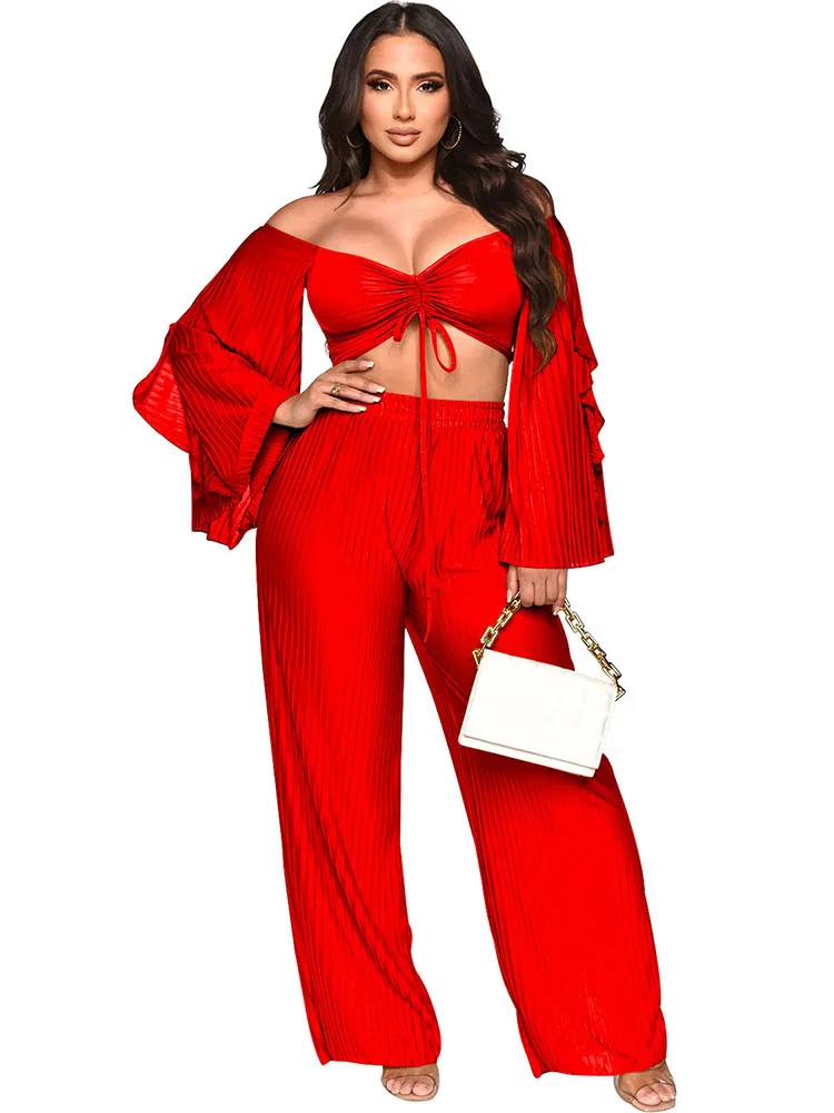 

Женский клубный комплект из двух предметов с открытыми плечами и плиссированными шортами