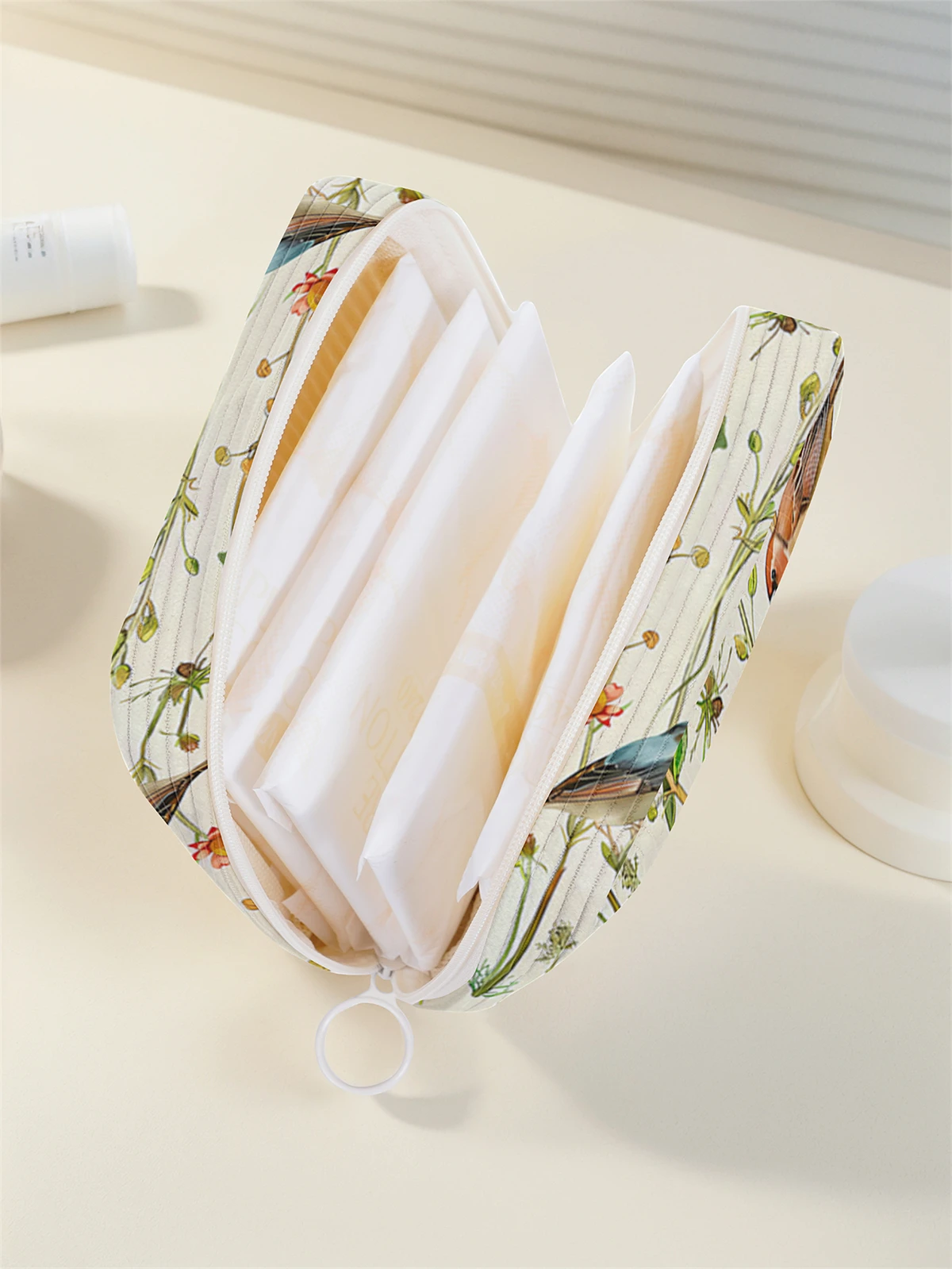 Cartoon bird pattern printed sanitary napkin storage bag, women's lightweight tissue bag, sanitary tissue bag