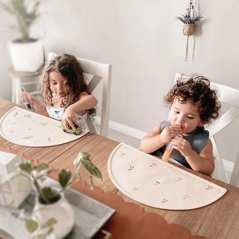 Children's Silicone Placemat, Baby Cartoon Placemat, Non-slip Insulated Kitchen Table Mat, Easy To Clean and Foldable