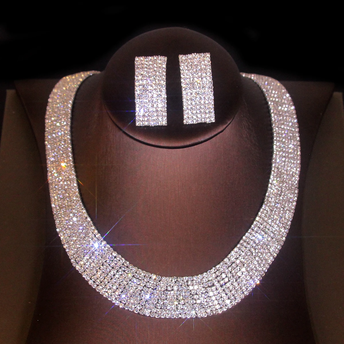 Parure De Bijoux (collier + Boucles D'oreilles) En Strass Lourds - Brillant - Neuf Sans Emballage