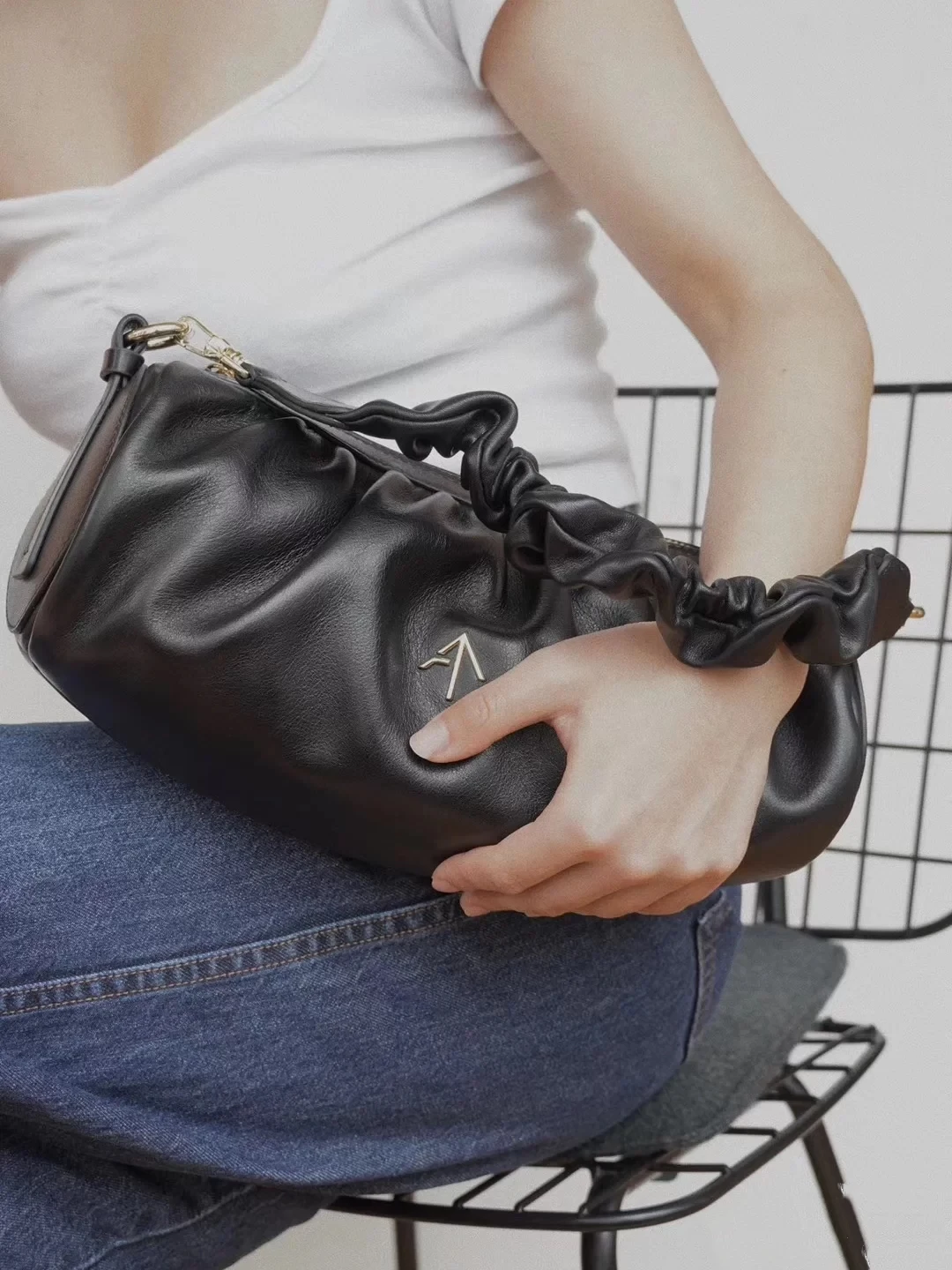 

Internet Celebrant Same-style Niche Pillow Bag Pleated Cylinder Portable Underarm Bag Single Shoulder Crossbody Bag
