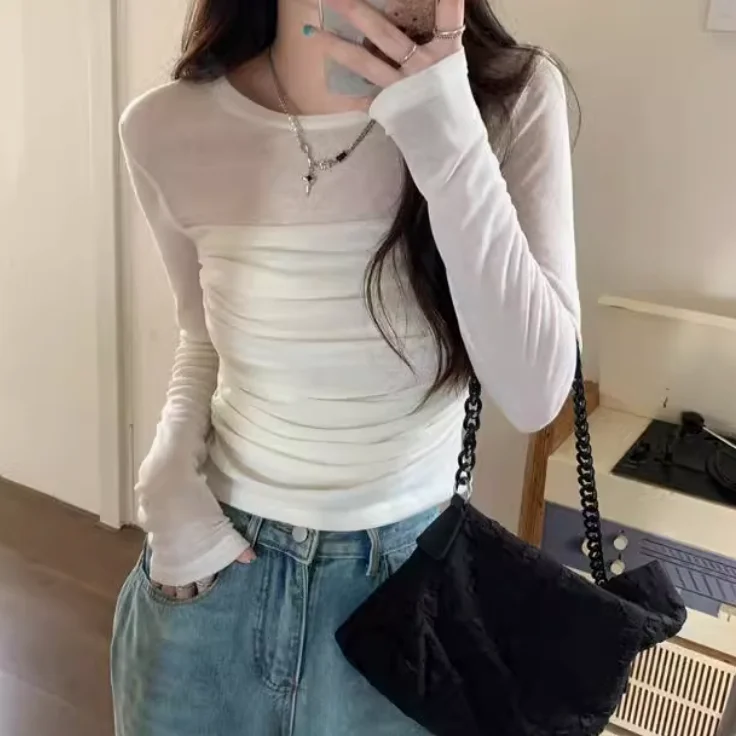편안하면서도 스타일리시한 가을 메쉬 티셔츠