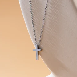 Elegant 18K Gold Plated Stainless Steel Cross Necklace Pendant - Unisex Fashion Jewelry (Silver)