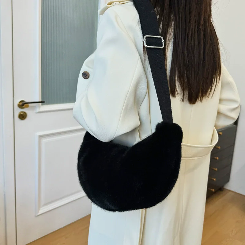 Women Crossbody Plush Bag Autumn Winter Hairy Hobo Bag Casual Versatile Shoulder Bag Fashion Lightweight Underarm Bag
