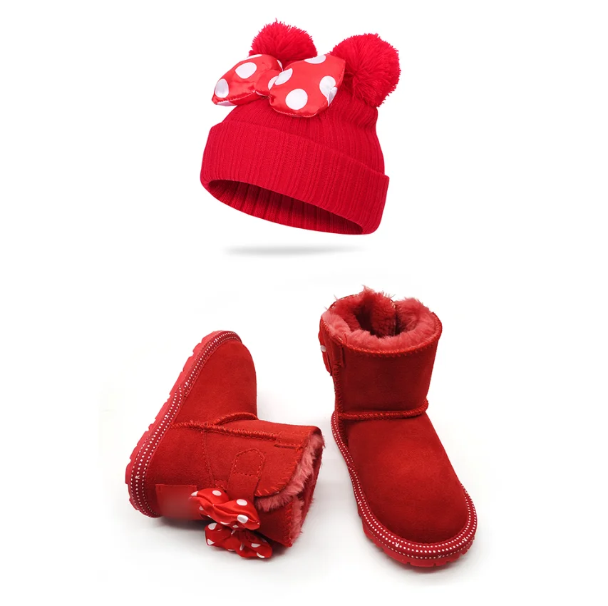 Fashionable children's Christmas boots and hats for Christmas wear