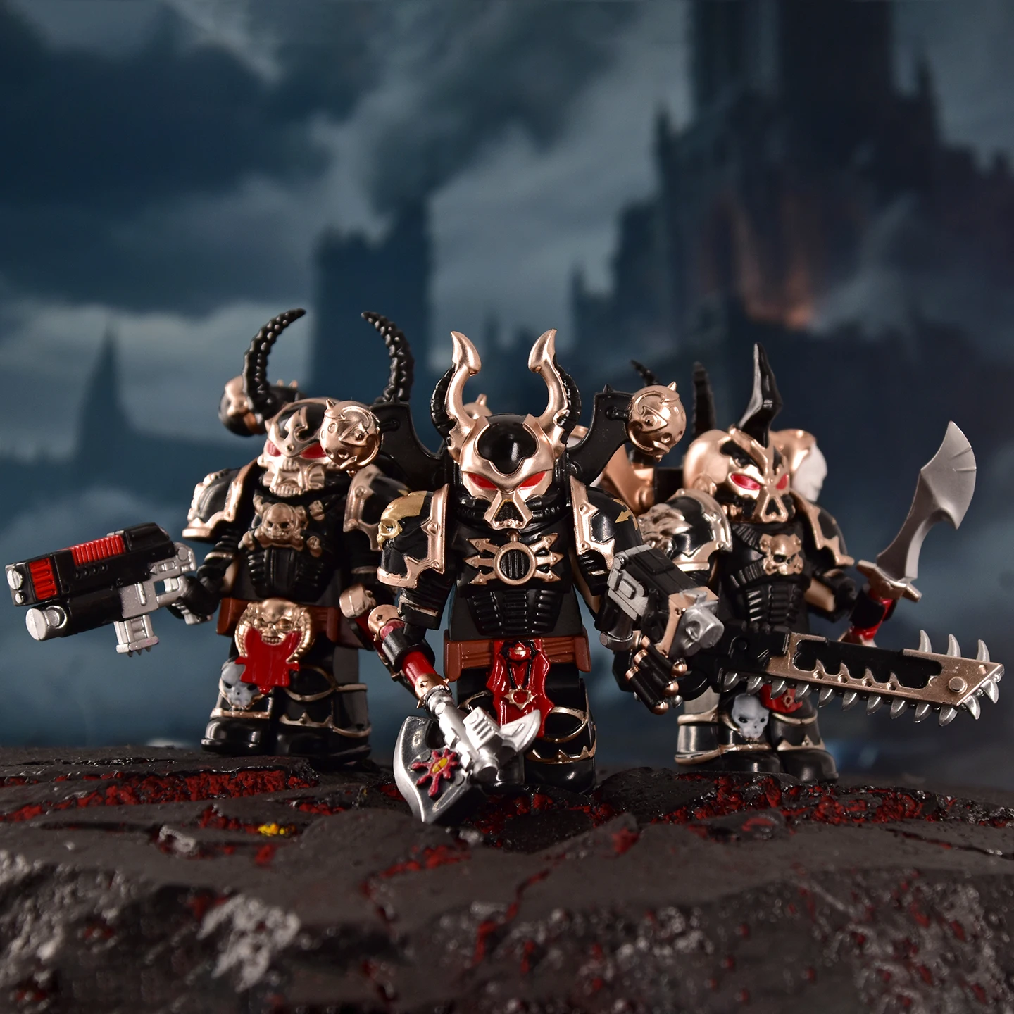 Heiße Chaos Space Marine Figuren mit aufwendiger Rüstung, CSM Multi-Waffen (Speer/Axt/Gewehr), Black Legion, Dark Fantasy Sammlerstück