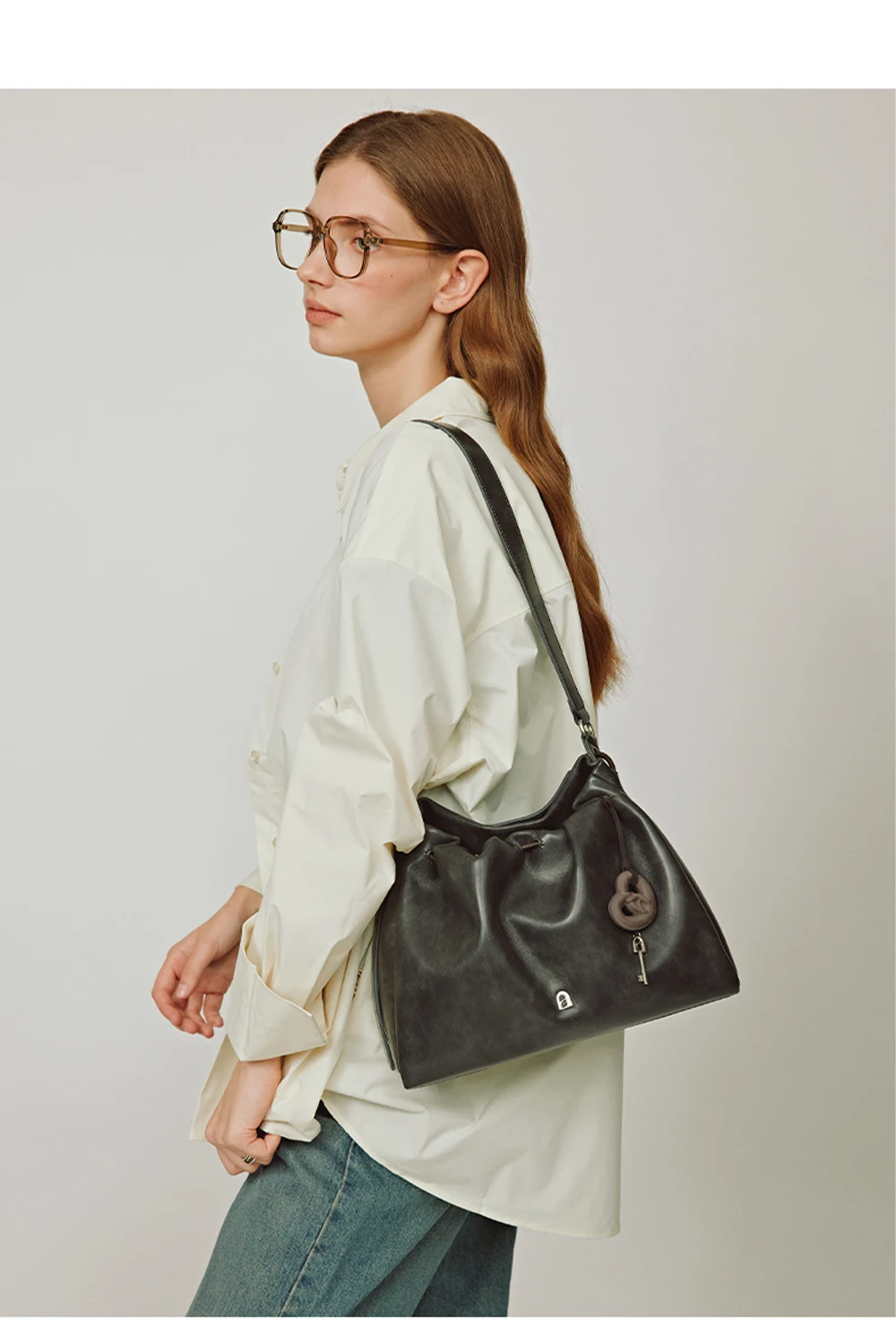 Genuine leather tote, profile view