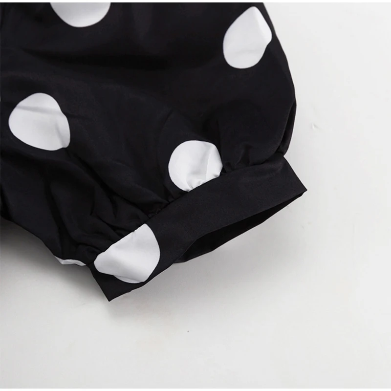 Damen Polka Dot Minikleid mit Puffärmeln, tiefem V-Ausschnitt und Kaskaden-Rüschensaum – Freizeitkleid für Party, Club und Streetwear 2026 – Detail 4