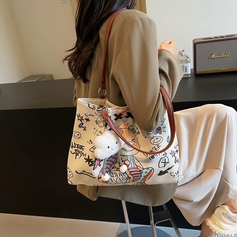 سعة كبيرة بو الجلود حقيبة الكتف للنساء ، تحمل الكر...