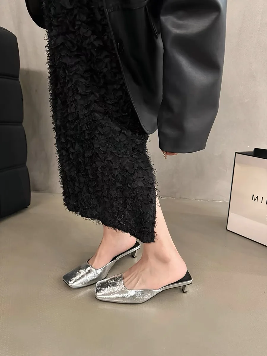 Neue Sommer-Damen-Outdoor-Halb-Slipper-Stil, lässige Single-Riemen-Sandalen mit niedrigem Absatz und klobigem Absatz, vielseitig und modisch – Detail 6