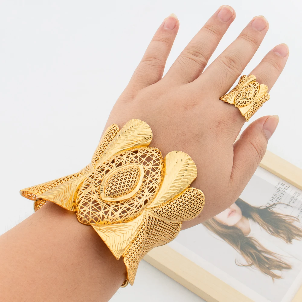 

Dubai Bracelet with Ring Jewelry Set for Women Gold Plated Cuff Bangle and Cocktail Ring Bridal Weddings Jewelry Set for African