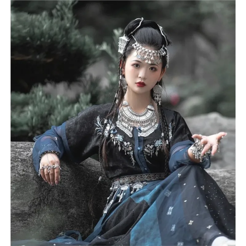 New Ethnic Style Bell Tassel Forehead Decoration Vintage Tibetan Silver Chain Eyebrow Pendant Ancient Headdress for Women