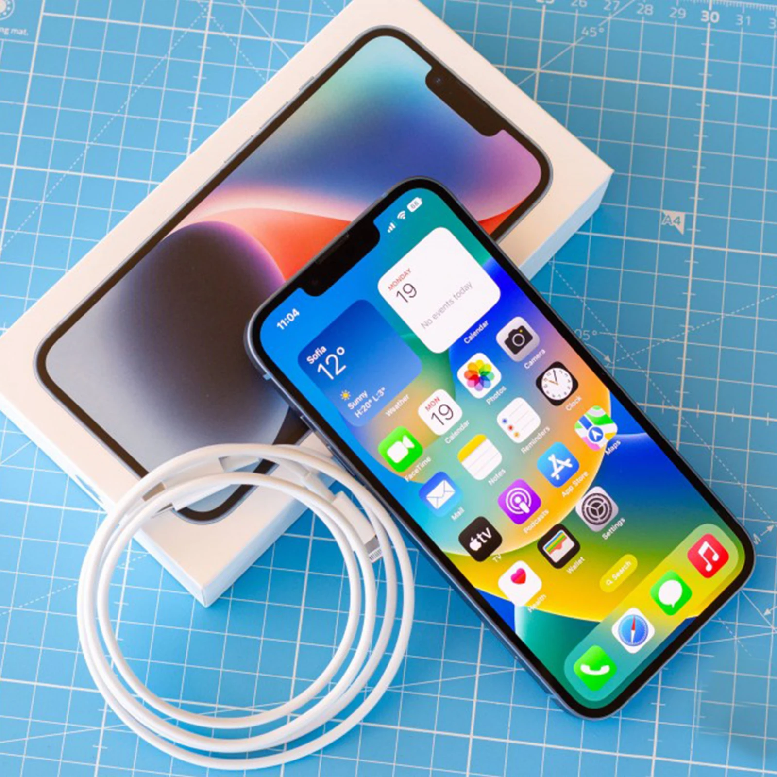 Apple iPhone 14 128/256/512GB ROM 6GB RAM Dual eSIM 6.1" Genuine Super Retina OLED Face ID NFC A15 5G 98% New Mobile Phone