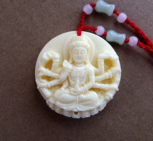 

Ювелирные изделия из слоновой кости с резьбой по кости крупного рогатого скота, тысяча ручных ювелирных изделий Гуаньинь, нефритовая подвеска, серебряное ожерелье