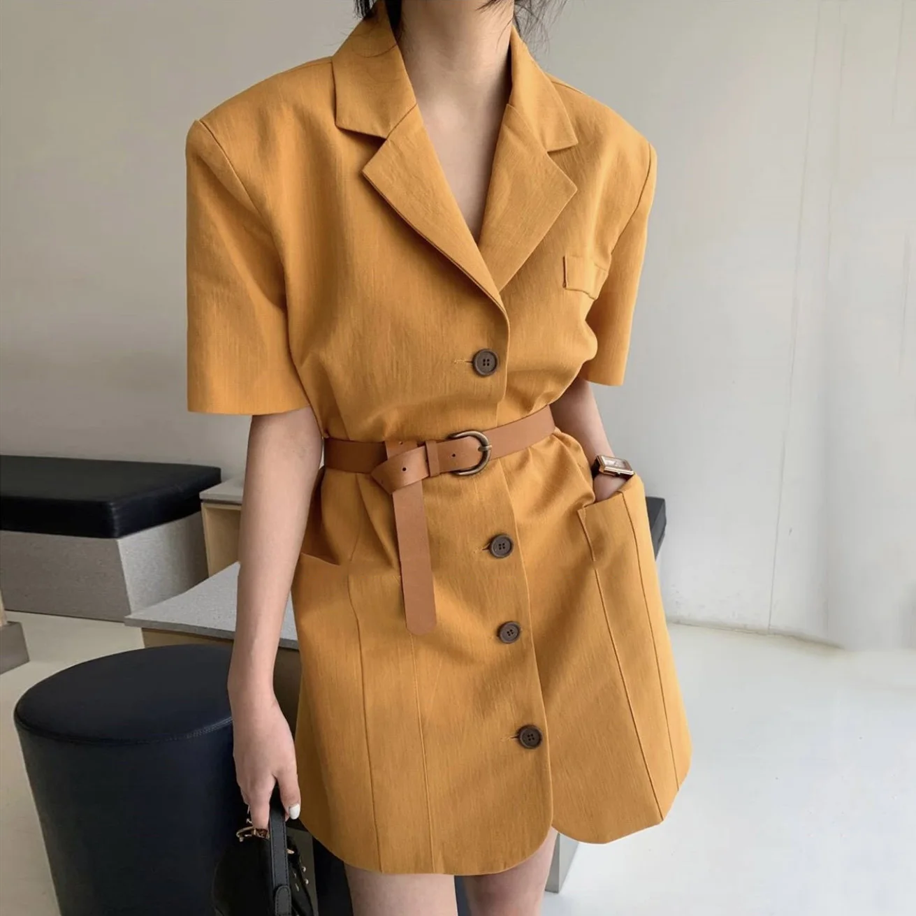 

Корейский шикарный летний винтажный темпераментный костюм с воротником однобортное приталенное платье на шнуровке с коротким рукавом с поясом