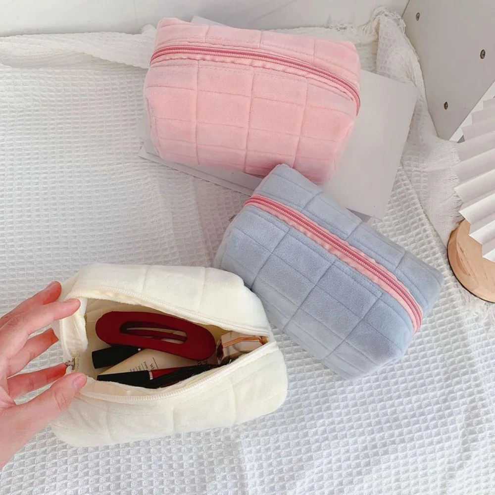 Cute Plush Makeup Bag for Women Portable Travel Small Cosmetic Bags Solid Color Zipper Toiletry Bag Washing Pouch Storage Bags 3
