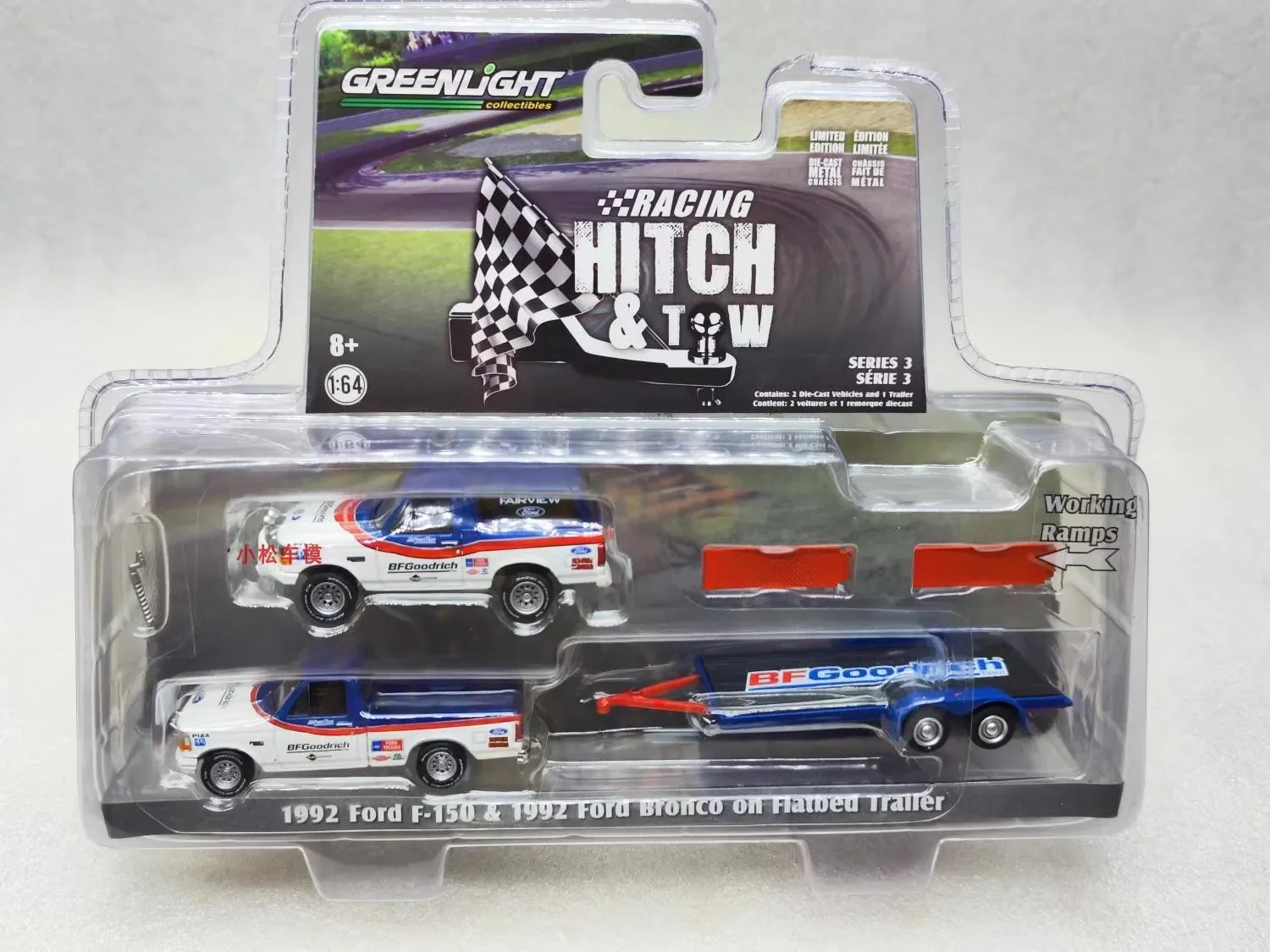 

Модель автомобиля Ford F-150 & 1992, Ford Bronco on, планшетный прицеп, литый металлический сплав, модель автомобиля, игрушки для подарка, коллекция W1269, 1:64 1992
