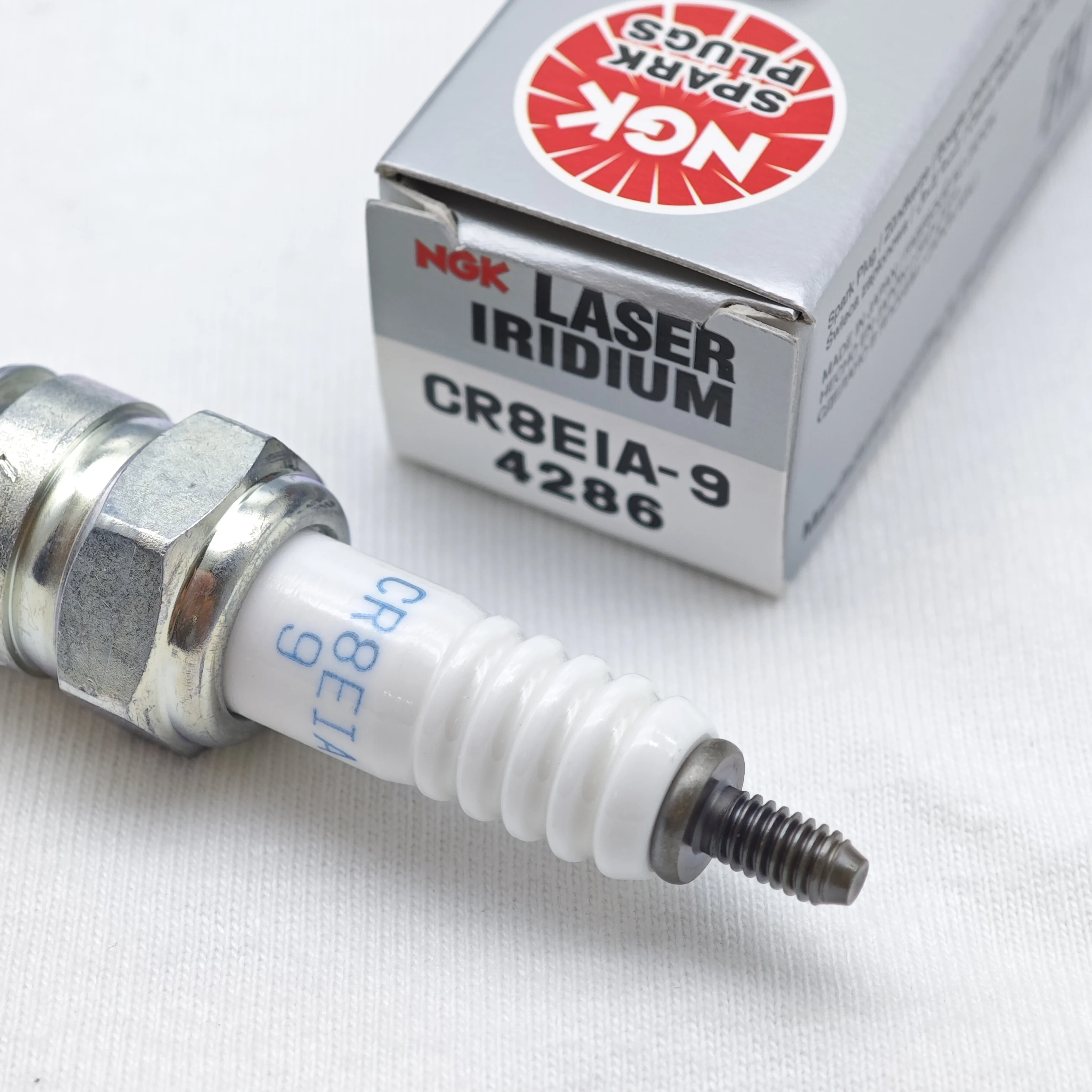 1pcs NGK Laser Iridium Spark Plug CR9EIA-9 CR8EIA-9 is applicable